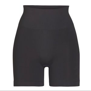 SKIMS BUTTER Black SOOT Smoothing SHORTS - S